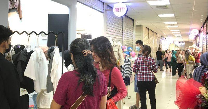 Litte Bangkok di kawasan jembatan Metro Tanah Abang, Jakarta. - Popmama.com/Dewi Hanifah Ledjar Cahyani